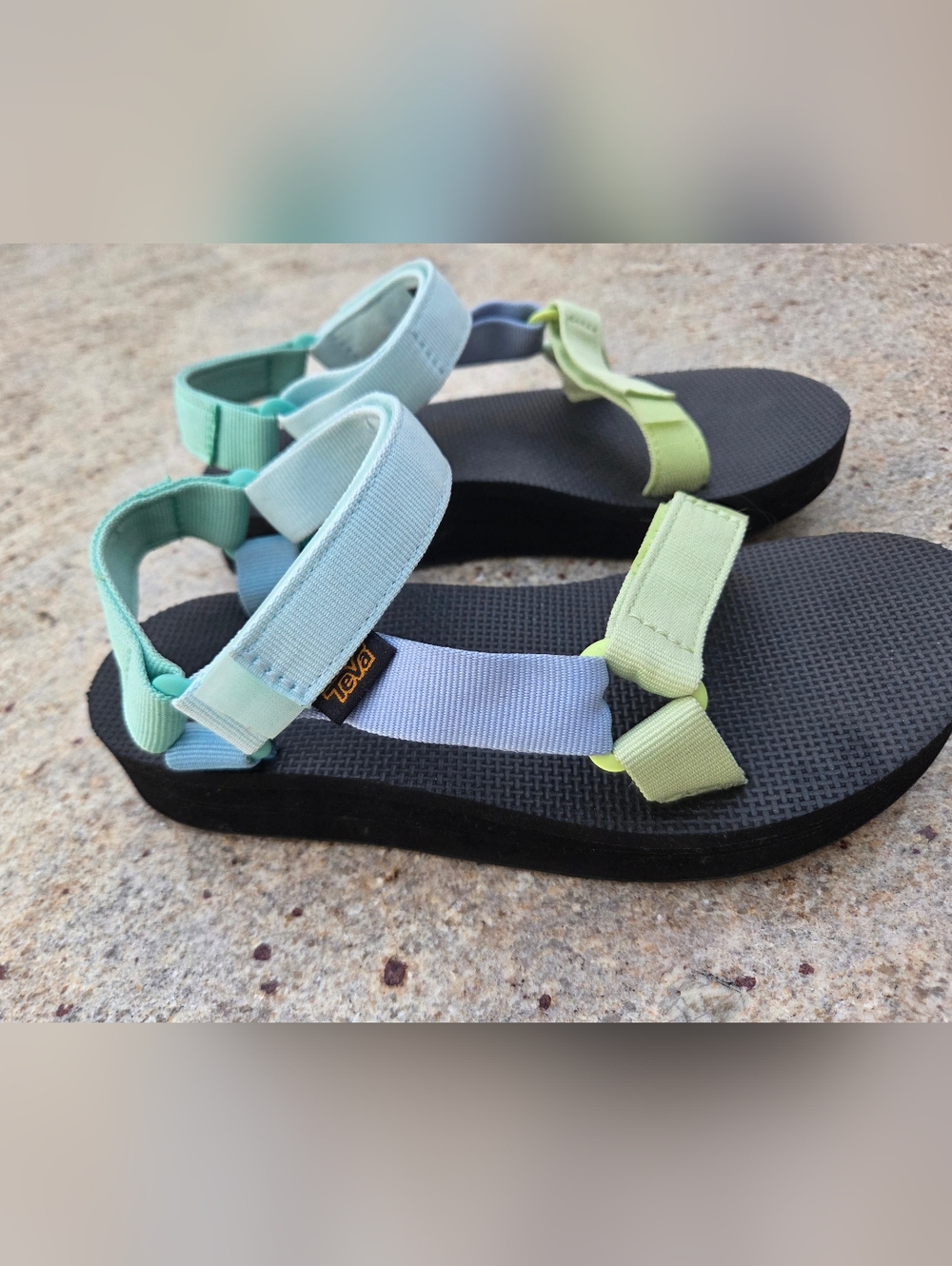 TEVA LIGHT GREEN MULTI ORIGINAL UNIVERSAL STRAPPY SANDALS, US 7